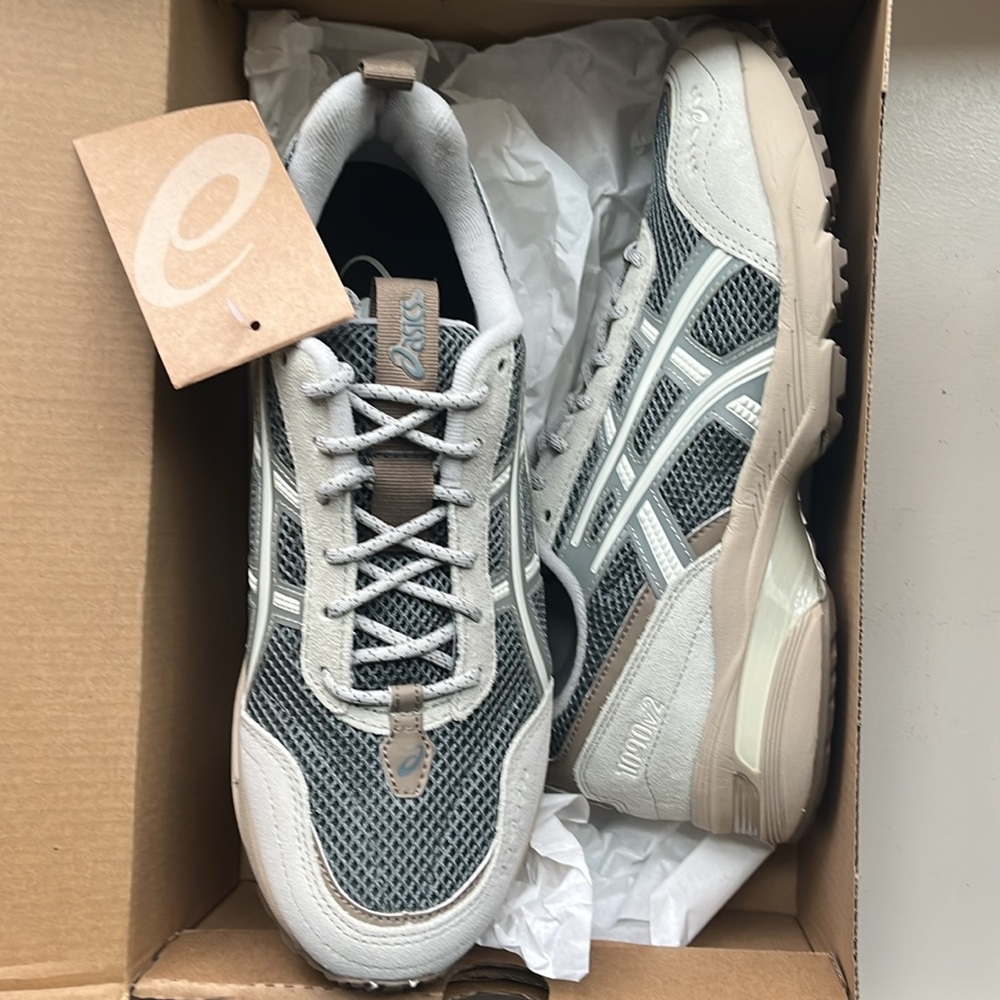 NEW ASICS Gel 1090v2 Dark Pewter/white sage